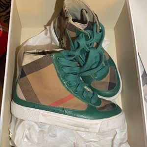 This is unisex Burberry sneaker.